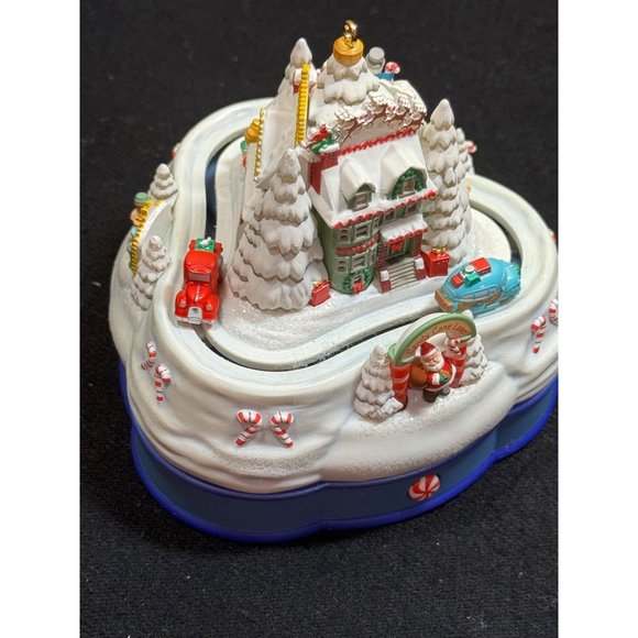 2007 Candy Cane Lane (Candy Cane Lane) Hallmark Keepsake Christmas Tree - Picture 4 of 15